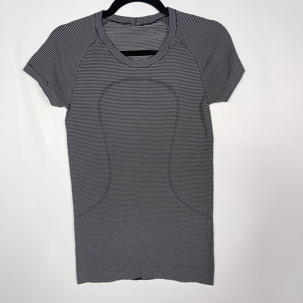 Lululemon Womens 6 Black White Striped Swiftly Tech Short Sleeve Crew Neck Tee